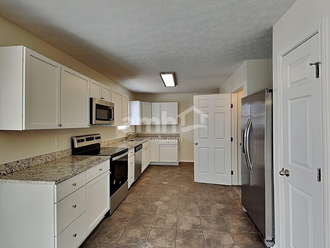 Building Photo - 2159 Glenview Dr