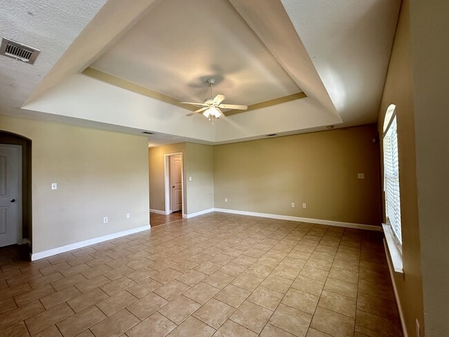 Building Photo - 5593 Pasadena Way