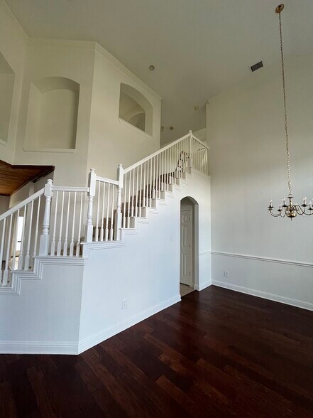 Building Photo - 104 Misty Glen Ln