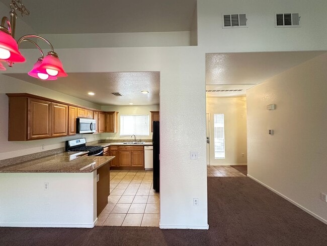 Building Photo - Silver Pines