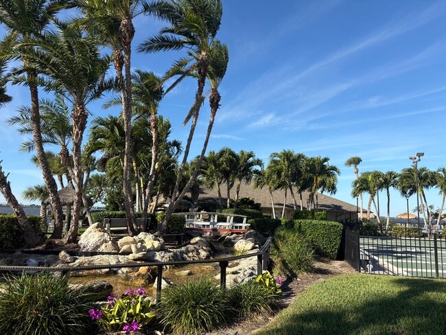 Building Photo - 562 Carousel Ln