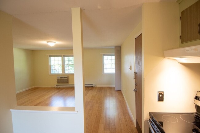 Building Photo - One Bedroom condo in Northampton