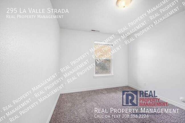 Building Photo - 295 La Valle Strada