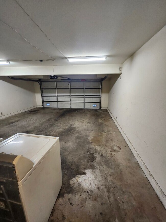 Building Photo - Beautiful 2 bedroom 1.75  bath Home Alta Loma