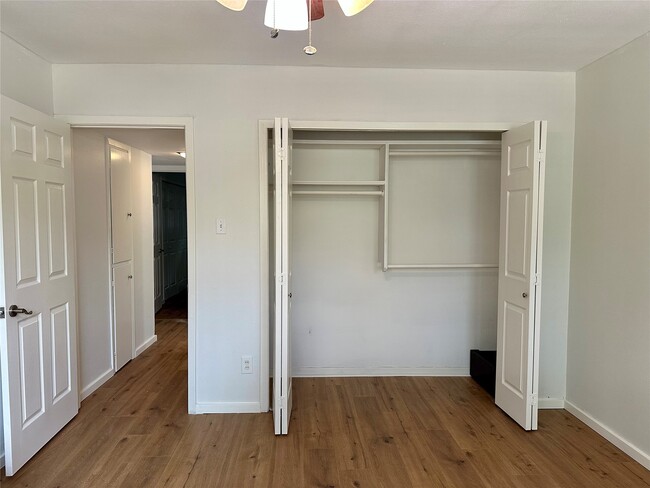 Building Photo - 3809 N Braeswood Blvd
