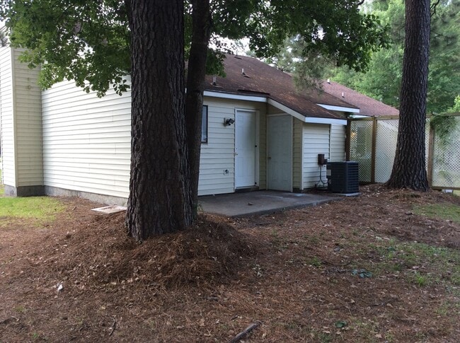 Building Photo - Duplex in Havelock close to Cherry Point