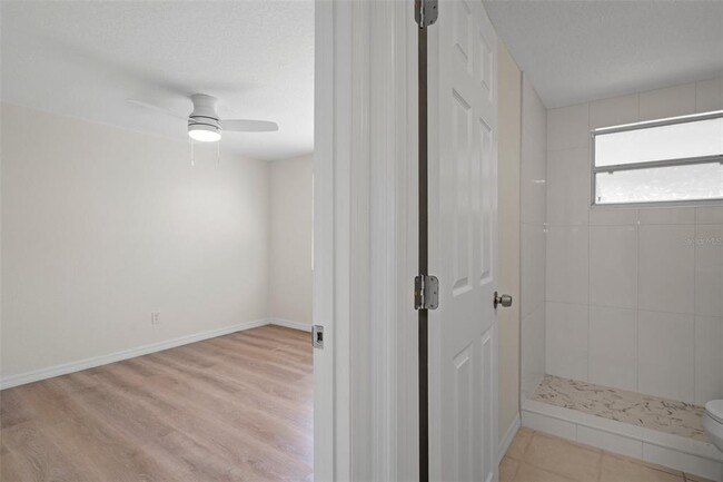 Building Photo - 9740 Lamantin Dr