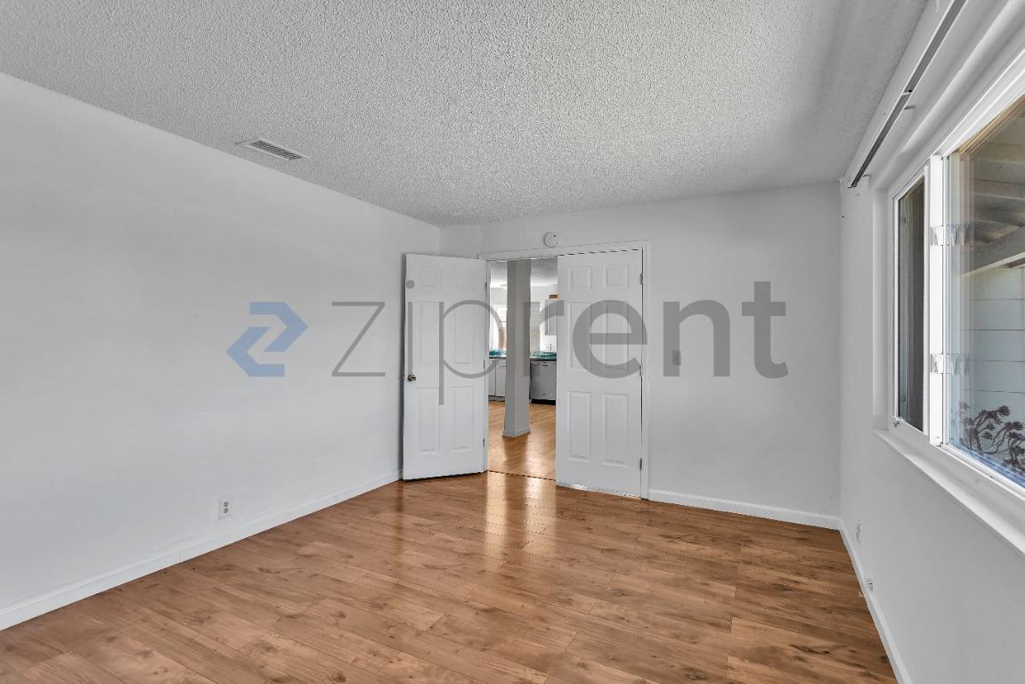 Building Photo - Unit