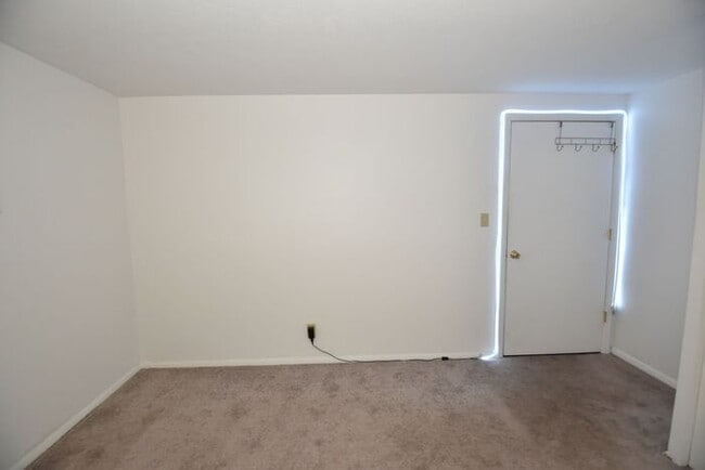 Building Photo - East side of South Bend 3 bedroom, 1.5 bat...