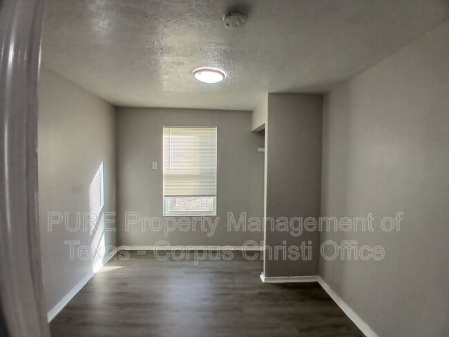 Building Photo - 809 12th St