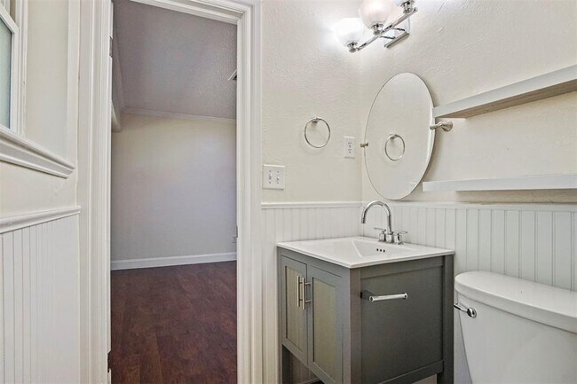 Building Photo - 625 Hawthorne Pl