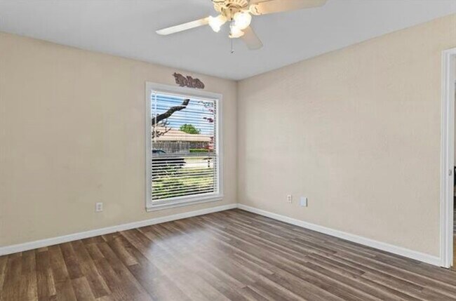 Building Photo - 6704 Bellehaven Dr