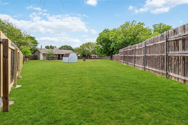 Building Photo - 11204 Applewood Dr