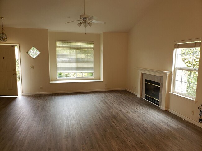 Building Photo - Wonderful Shastan Home!