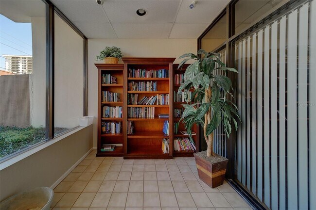 Building Photo - 255 Dolphin Point