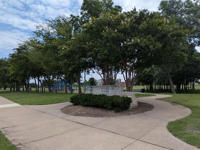 Building Photo - 1413 McClure Dr