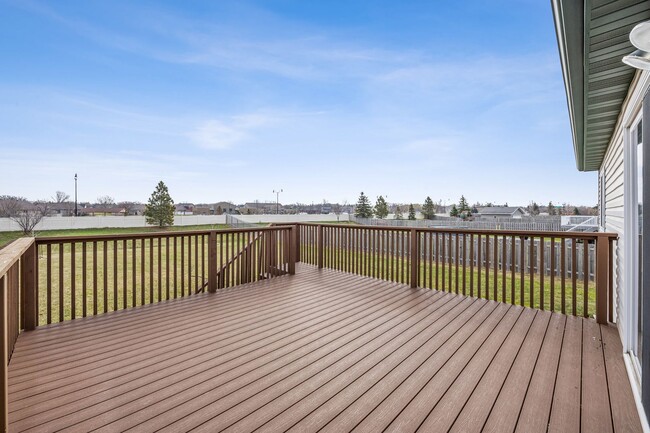 Building Photo - Spacious & Stylish 4-Bedroom Home in West ...