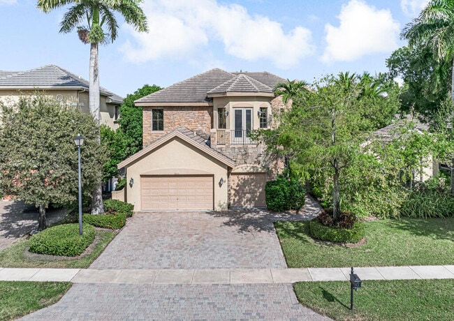 Building Photo - 10513 Versailles Blvd