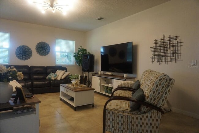 Building Photo - 1061 Suffragette Cir