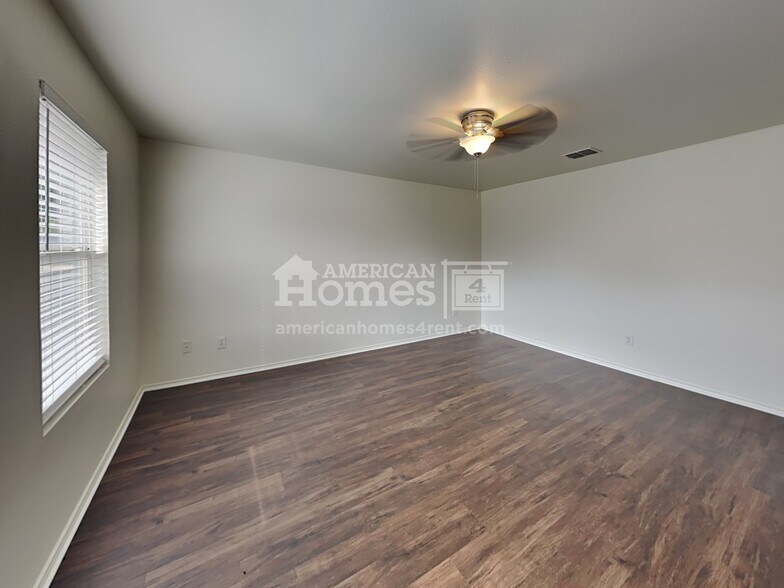 Building Photo - 1101 Eagle Claw Dr