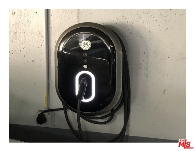 Building Photo - 2721 2nd St