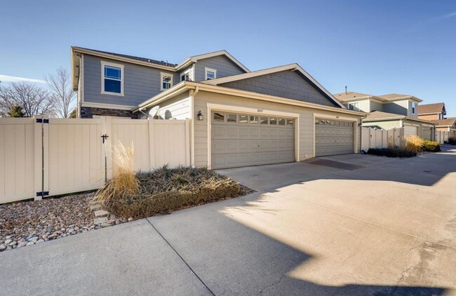 Building Photo - Spacious 3-Bed, 2.5-Bath Townhouse in Waln...