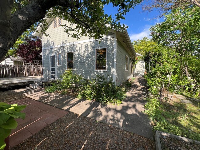 Building Photo - Gardener's Dream!  2 Bedroom house on quiet corner lot