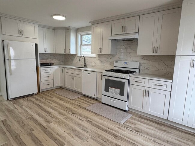Building Photo - 61-63-63 Pelham St