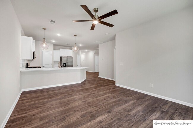 Building Photo - STUNNING TOWNHOME IN BLYTHEWOOD