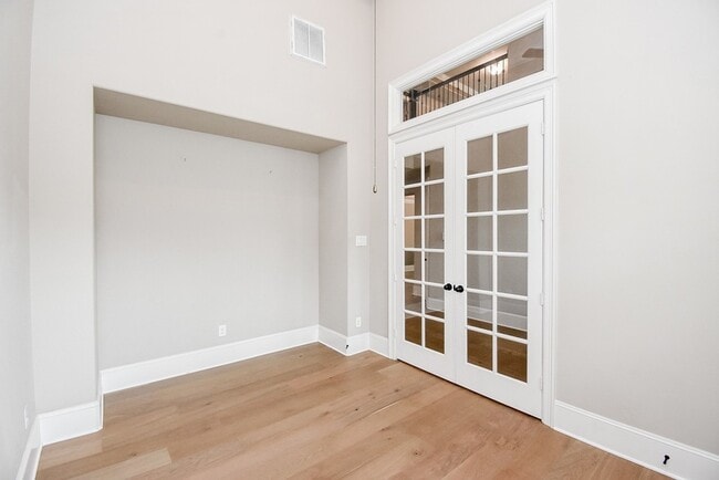 Building Photo - 10106 Cypress Path