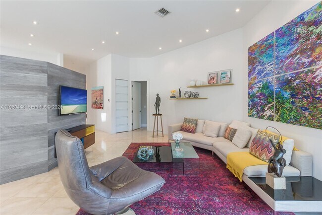 Building Photo - 1651 NE 196th St