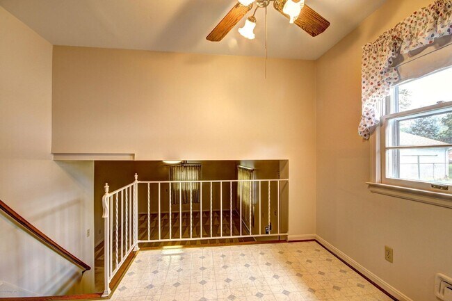 Building Photo - Available NOW - 4 beds/ 2 baths - $2,000/mo