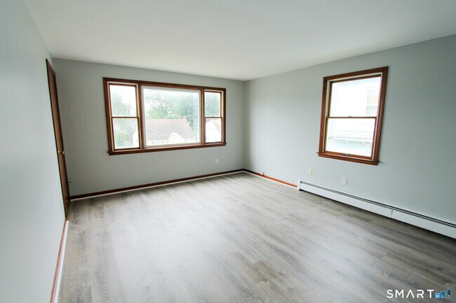 Building Photo - 17 Pinehurst Ave