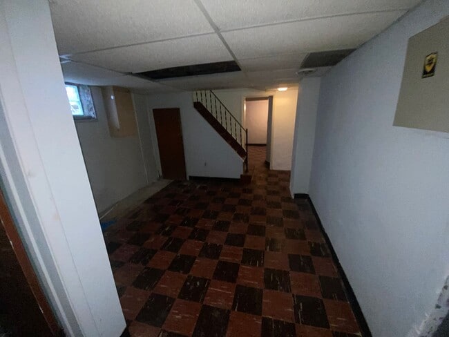 Building Photo - 3 Bed 2 Bath