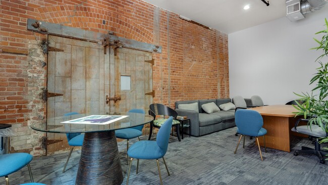 Building Photo - 200 River Pl Dr