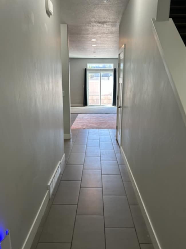 Building Photo - Stylish 3-Bedroom Townhome in Traverse Mou...