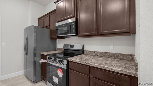 Building Photo - 23 Lone Pine St