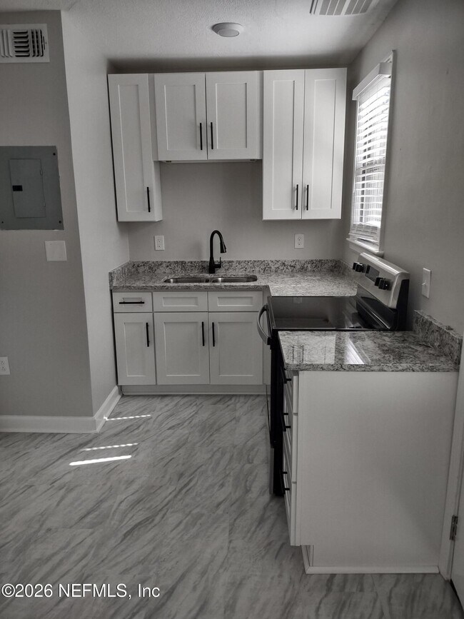 Building Photo - 1552 Naldo Ave