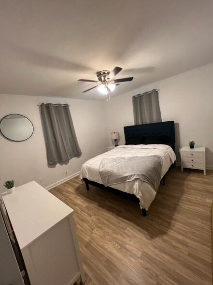 Building Photo - 337 Woodview Ave