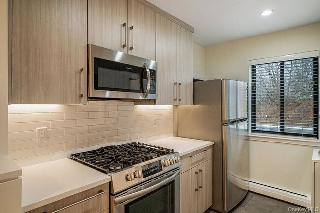 Building Photo - 30 Hillside Terrace