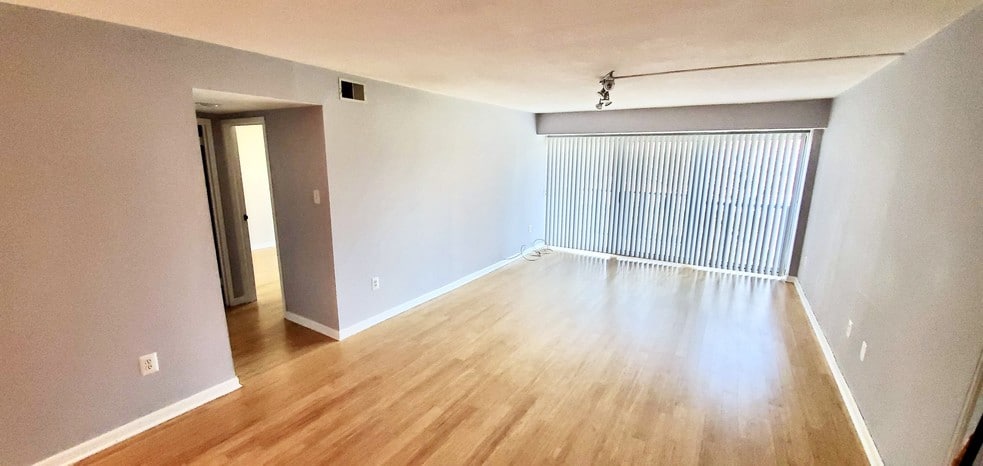 Living Room- Unfurnished - 1300 Army Navy Dr