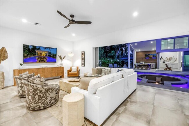 Building Photo - 2065 Goldenrod St