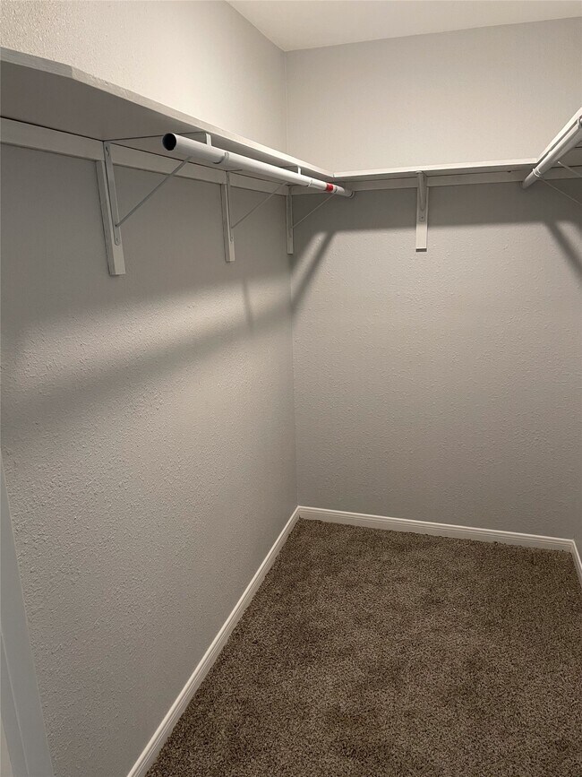 Building Photo - 250 McBride Trl