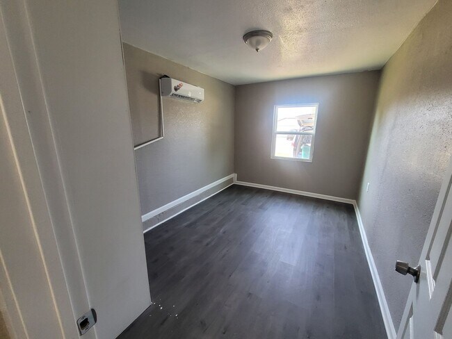 Building Photo - COMING SOON! RARE 5 BEDROOM HOME IN SOUTH OKC / MOORE SCHOOLS!