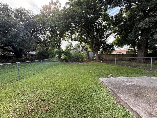 Building Photo - 706 Community St