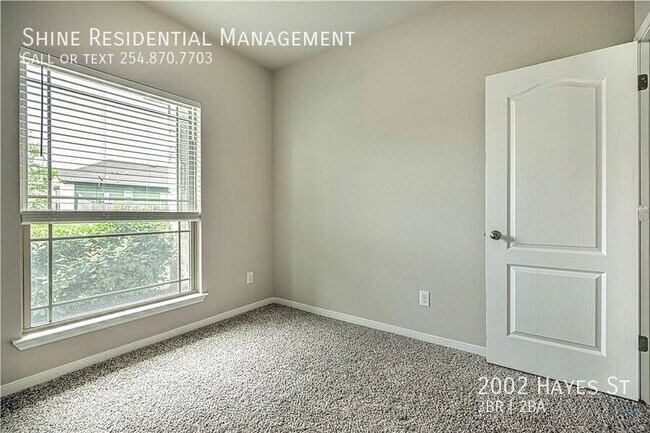 Building Photo - 2002 Hayes St