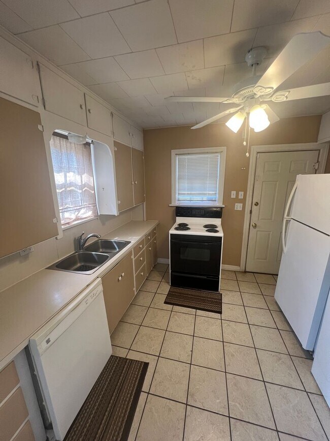 Building Photo - Pre leasing or Available now 3/2 in Heart of Lubbock!