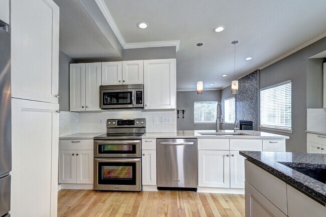 Building Photo - Location! Park Vista in Northglenn 3bed/2....