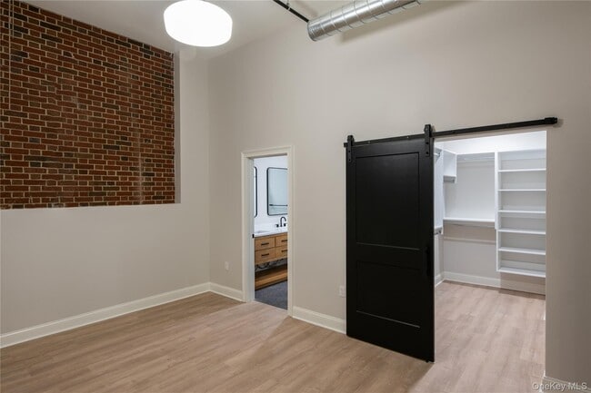 Building Photo - 17 Anya Ct