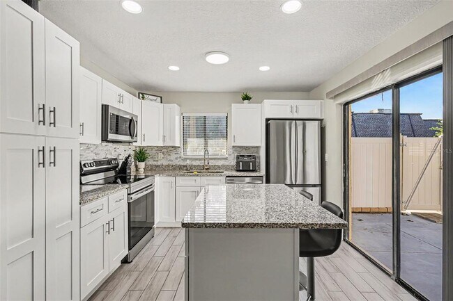 Building Photo - 8114 Oak Trace Way